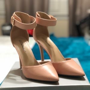 Narrow Toe Strap Heel